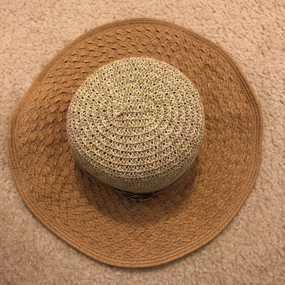 Beach hat - Picture 2 of 3